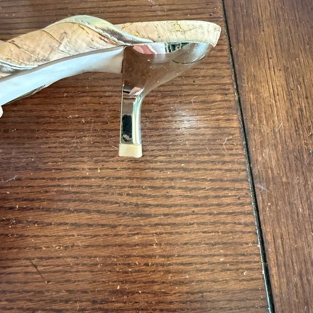 Donald Pliner Cassia cork Gold kitten heel Sandals 10 - Picture 5 of 8
